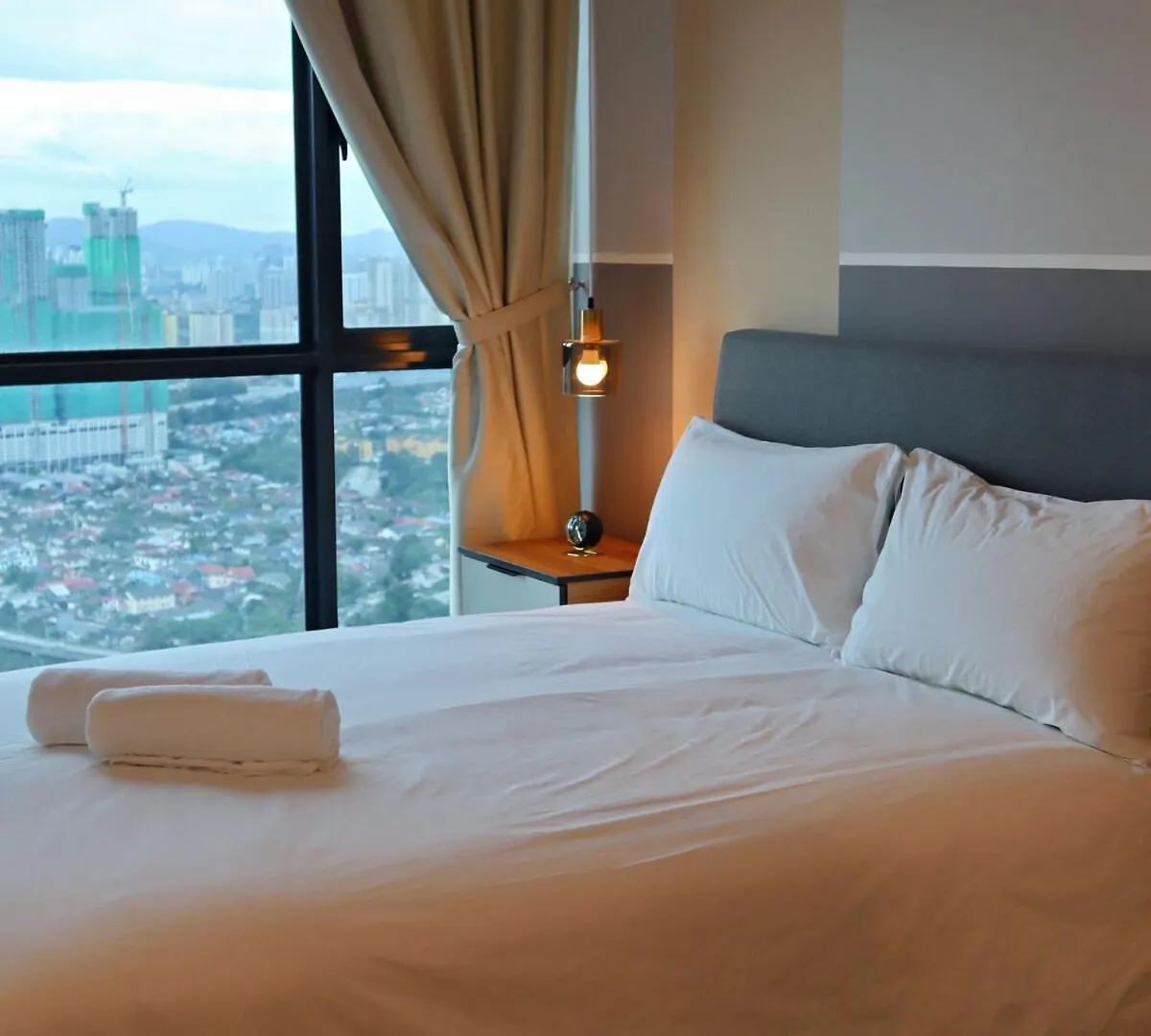 6Pax Modern-Contemporary, Reizz, Kuala Lumpur Apartment 0*,